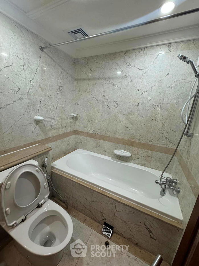 picture 2-BR Condo at All Seasons Mansion Condominium near BTS Phloen Chit (ID 1648781) - 6/8