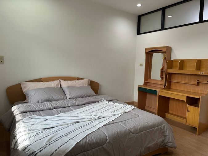3-bed townhouse for rent, 130 sqm, Din Daeng