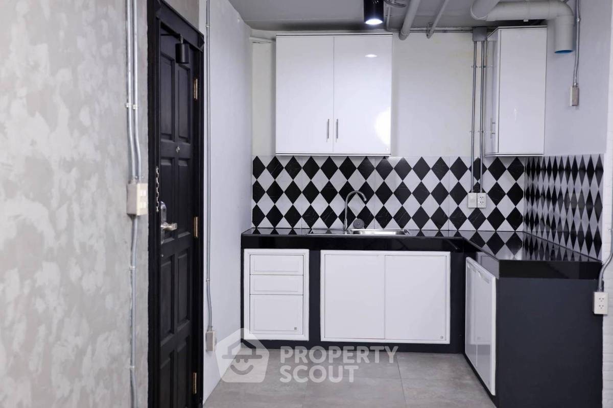 picture 1-BR Condo at 15 Suite Condominium near ARL Makkasan (ID 1211019) - 8/12