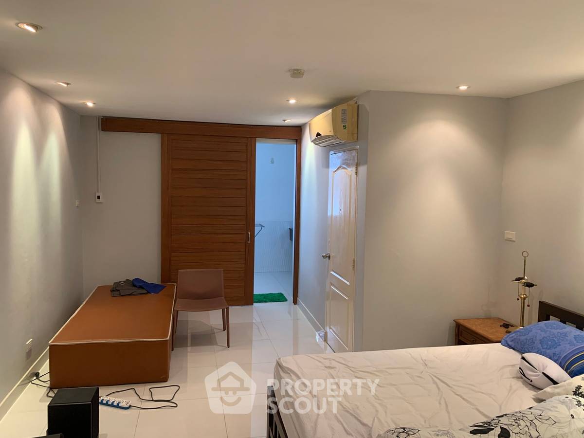 picture 1-BR Condo at Sathorn Suite near BTS Saint Louis (ID 1139826) - 6/8