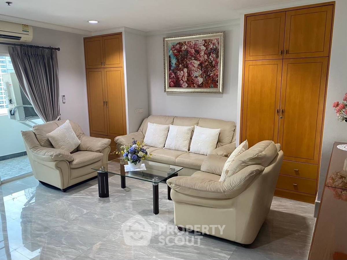 picture 3-BR Condo at 33 Tower near BTS Phrom Phong (ID 2102158) - 3/10