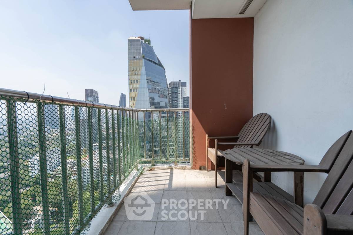 picture 3-BR Condo at Fullerton Sukhumvit near BTS Ekkamai (ID 514967) - 7/13