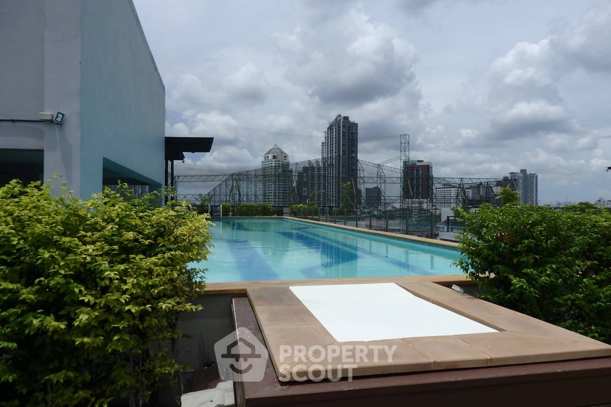picture 1-BR Condo at Zenith Place Sukhumvit 42 Condominium near BTS Ekkamai (ID 889684) - 1/6