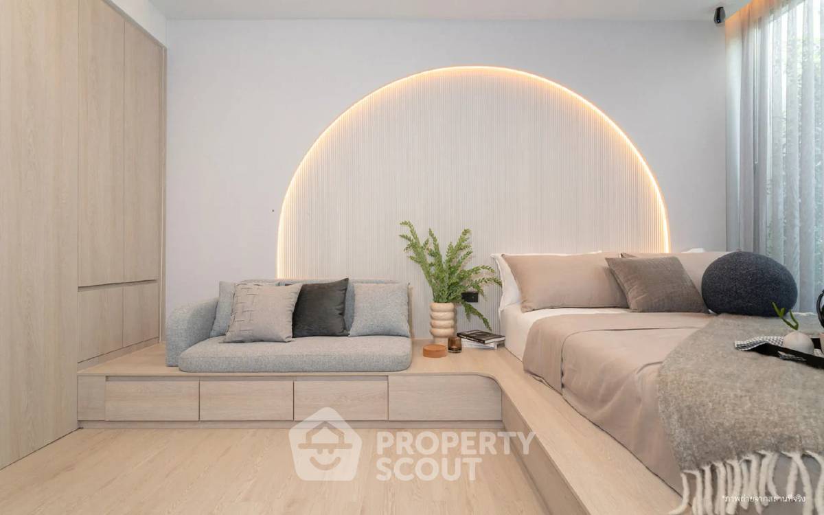 picture Studio Condo at Reference Sathorn-Wongwianyai near BTS Wongwian Yai (ID 1860250) - 1/6