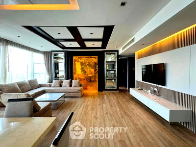 Condos for sale : Pet-Friendly 4-BR At Fullerton Sukhumvit, 24th Floor Near BTS Ekkamai (ID 2016434)