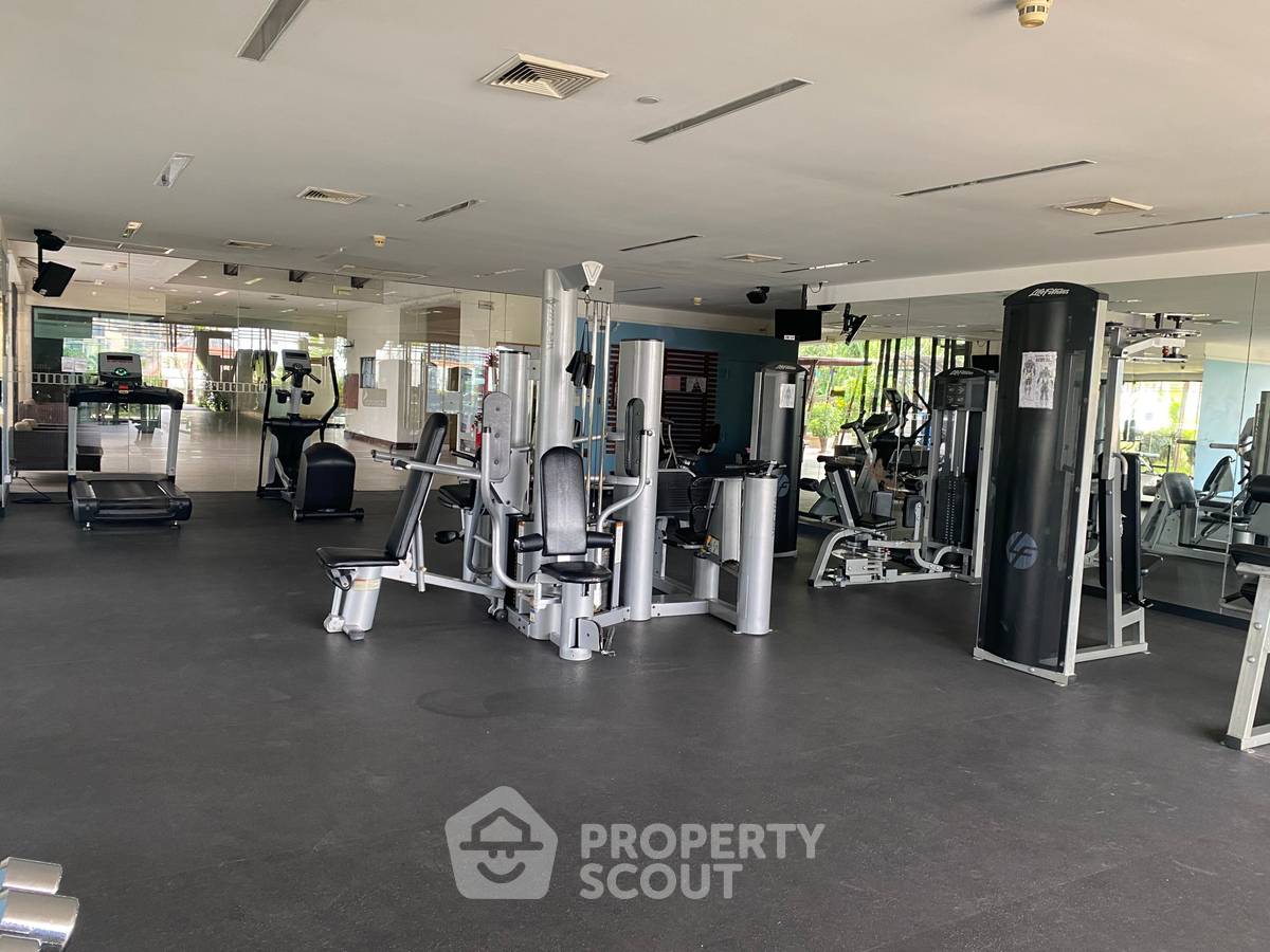 picture 3-BR Condo at Sathorn Gardens near MRT Si Lom (ID 996963) - 10/11