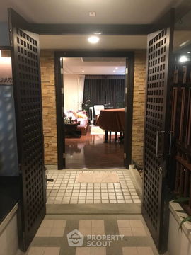 3-BR Condo at The Lanai Sathorn near MRT Khlong Toei (ID 565840)