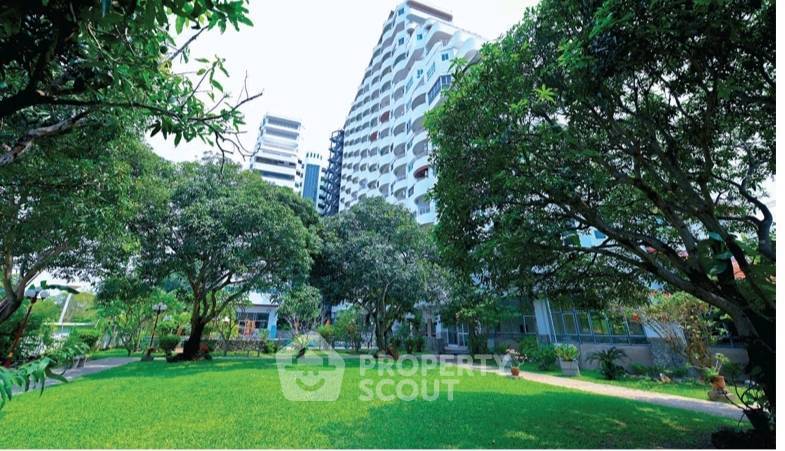 picture 2-BR Condo at Grand View Condo close to Baan Amphur (ID 2092979) - 18/22