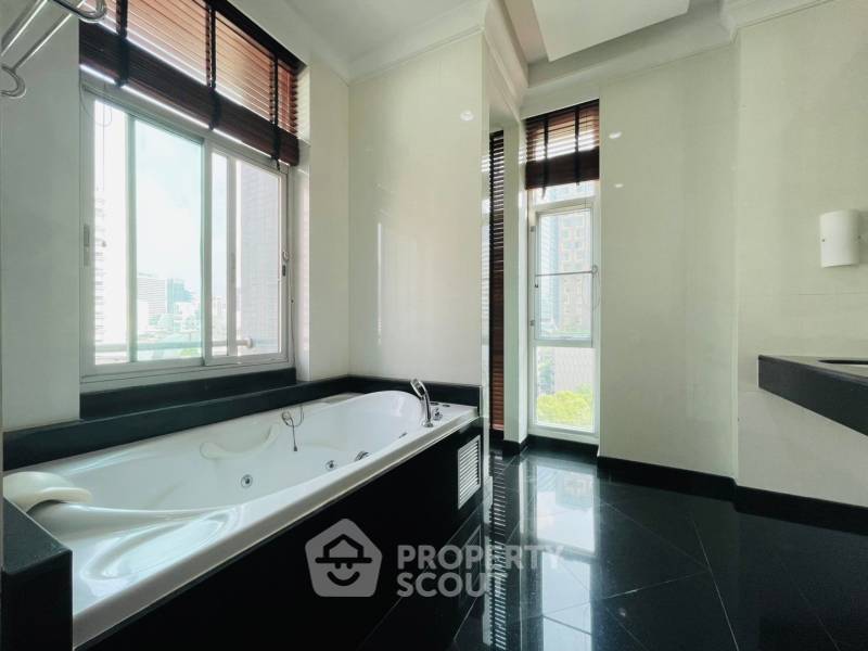picture 4-BR Condo at Green Ville Exclusive Residence near BTS Nana (ID 994190) - 6/9