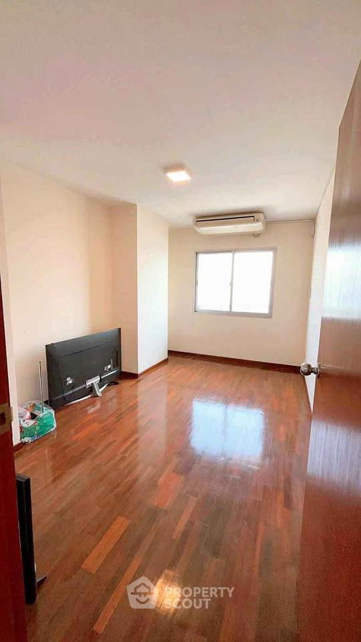 picture 2-BR Condo at SV City Rama 3 Condominium close to Phra Ram 3 (ID 2065373) - 4/12