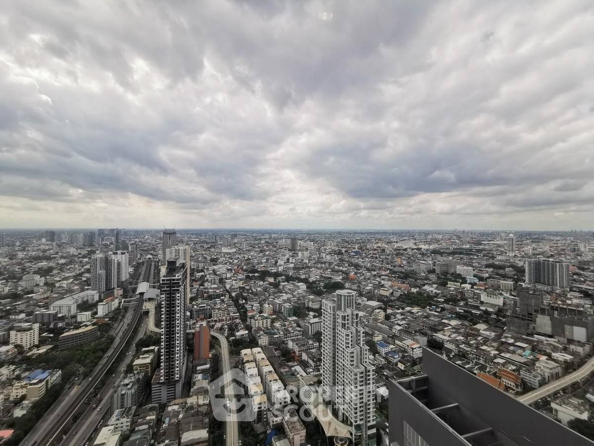 รูป คอนโด 3-ห้องนอน ที่ เดอะ ริเวอร์ คอนโดมิเนียม ใกล้ BTS สะพานตากสิน (ID 621117) - รูปที่ 12/13