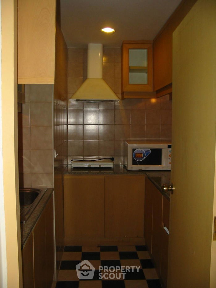 picture 2-BR Condo at Sathorn Gardens near MRT Si Lom (ID 405334) - 6/22