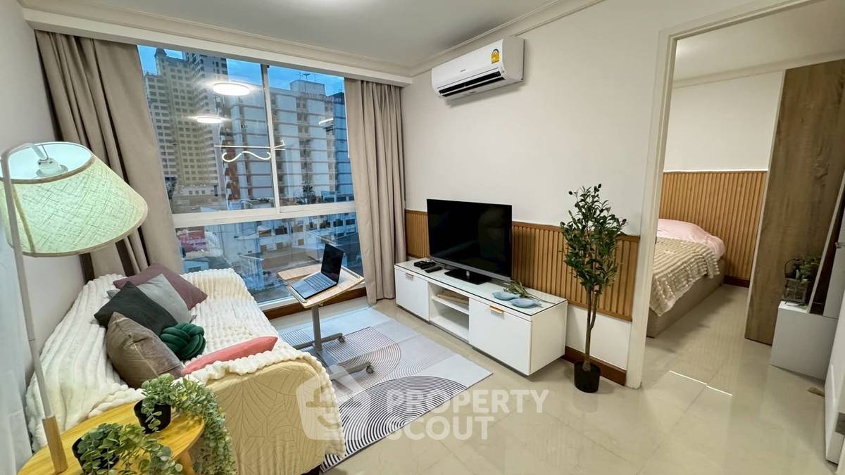 Well-Priced 2-BR Condo, Chateau In Town Phaholyothin 11 near BTS Saphan Khwai (ID 2188853)