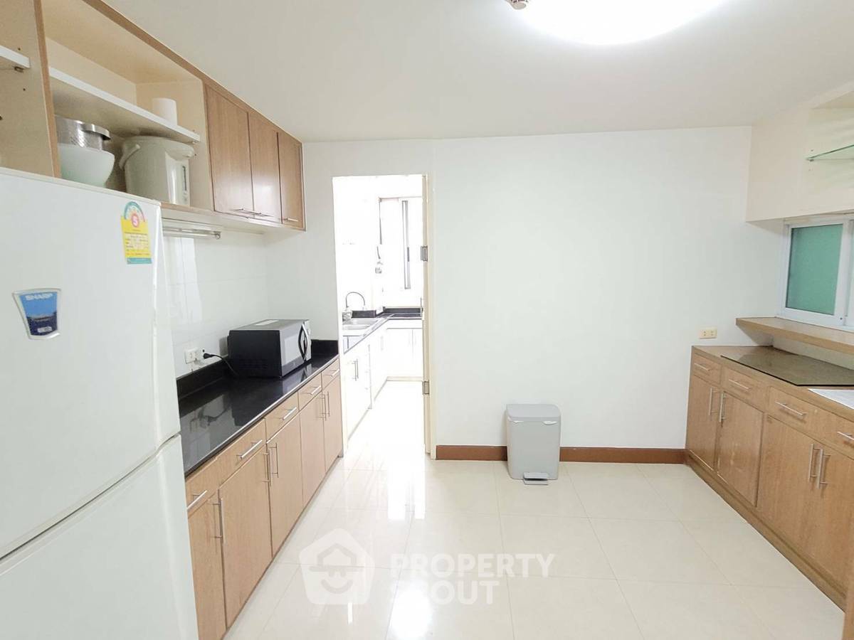 รูป 3 Bedroom Unit with beautiful views at Tai Ping Towers Sukhumvit 63 (ID 1336055) - รูปที่ 2/18