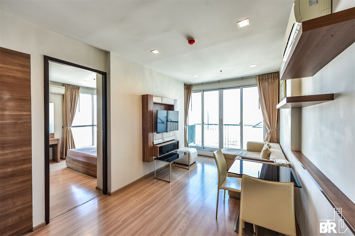 picture Luxuriously Elevated Unit RHYTHM Sathorn near BTS Saphan Taksin - 7/10