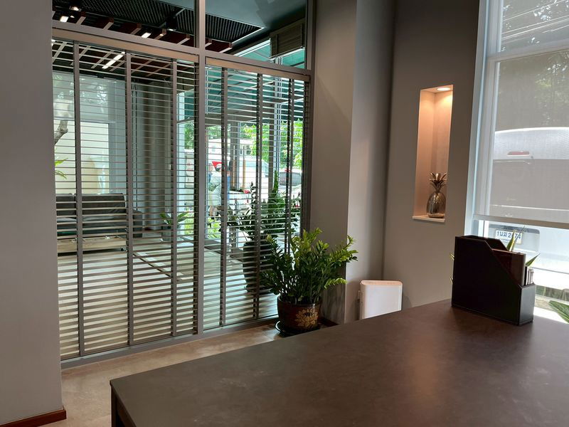 picture 🏢 [For Rent / Sale] Modern Office at Brighton Place – Rama 9 / Sun Wichai 6 ✨ Prime Location | Ready-to-Use | Functional Layout  - 6/17