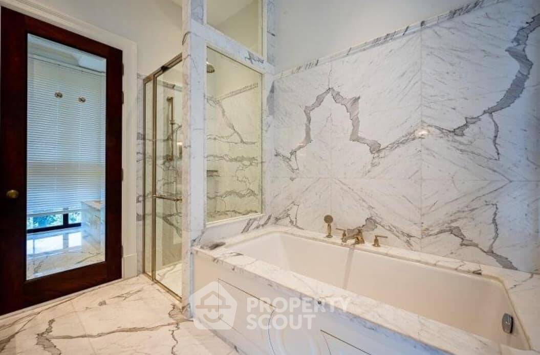 picture 2-BR Condo at 98 Wireless near BTS Phloen Chit (ID 1867156) - 3/11