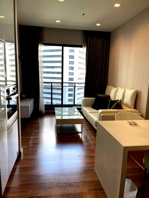 Condos for rent : Rent Ivy Ampio large, beautiful room, ready to be near MRT, Cultural Center of Thailand. Interested in Atline@841QLNR