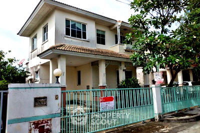 Houses for sale วิทยาลัยเทคนิคกาญจนาภิเษกมหานคร : 3-BR House at Parichart Suwinthawong in Lam Phak Chi (ID 2097913)