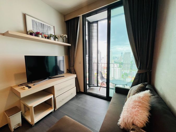 ให้เช่าคอนโดใกล้มศว. เอดจ์ สุขุมวิท23 (Edge Sukhumvit23) ใกล้ BTS อโศก เครื่องใช้ไฟฟ้าครบ 【Line: Yosita828】
