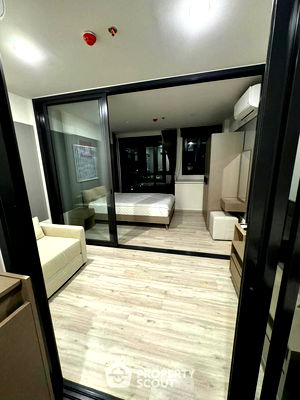 Condos for rent Esplanade Ratchadapisek  : 1-BR Condo at XT Huaikhwang near MRT Huai Khwang (ID 2140327)