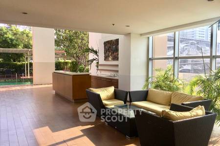 1-BR Condo at Villa Sathorn near BTS Krung Thon Buri (ID 320601)