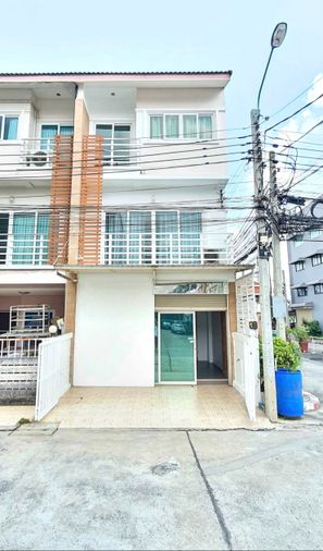 ให้เช่าทาวน์โฮม 3ชั้น หมู่บ้านโฮมอินทาวน์ พหลโยธิน 73 ติดถนนใหญ่  ใกล้BTS แยกคปอ. 