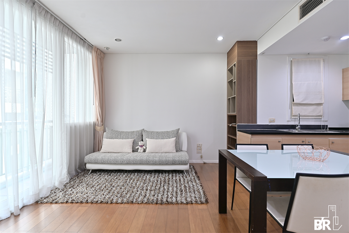 picture Wind Sukhumvit 23 near MRT Sukhumvit Station Price better than expected!! - 1/10