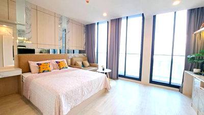 Condos for sale Phloen Chit Road : ● Nice Decoration ● C Tower, 25+ Floor, type A12 | 44.56 sq.m. 1 bed | Condo skywalk connect to BTS ploenchit and Central Embassy.