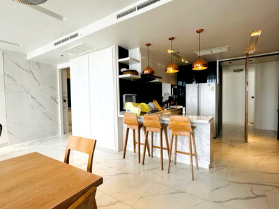 คอนโดให้เช่า : ♦ Good Deal ♦ ตึก C ชั้น 40+ Type B01+A02| 144 ตร.ม. 2 ห้องนอน | คอนโดมี Skywalk เชื่อมเข้า BTS เพลินจิต, Central Embassy