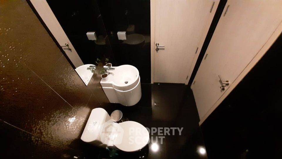 picture 2-BR Condo at Rhythm Sukhumvit 36-38 near BTS Thong Lor (ID 567242) - 15/17
