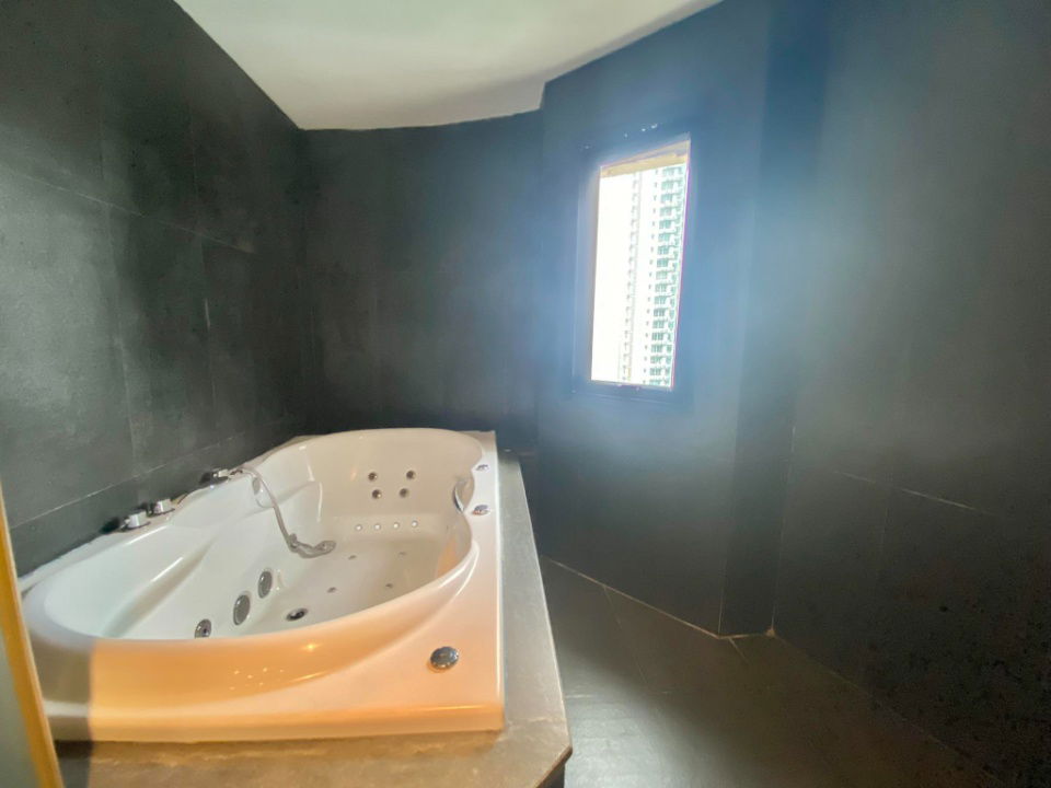 picture 3-BR Condo at Kallista Mansion near ARL Makkasan (ID 1831765) - 19/24