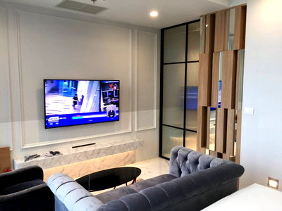 Condos for rent : ♦ Rare Unit ♦ B Tower, 25+ Floor, Type A10 | 51.74 sq.m. 1 Bed | Condo skywalk connect to BTS ploenchit and Central Embassy.