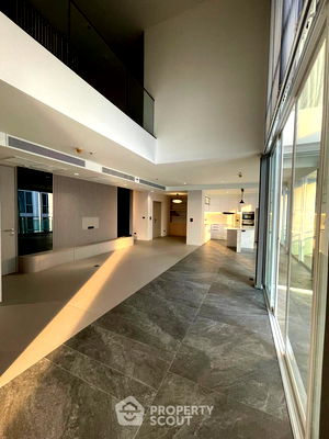 Condos for sale : 3-BR Condo at The Prime11 Sukhumvit Condominium near BTS Nana (ID 1963543)