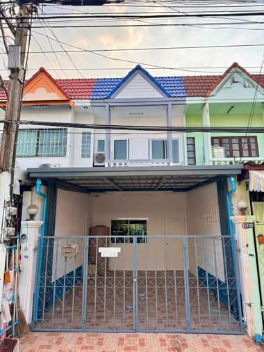 ขายทาวเฮาส์รีโนเวทใหม่ หมู่บ้านเฉลิมสุขนิเวศน์ 9 ซอยรามอินทรา 14  ปากซอยสถานีรถไฟฟ้ามัยลาภ เข้าอยู่ได้เลย