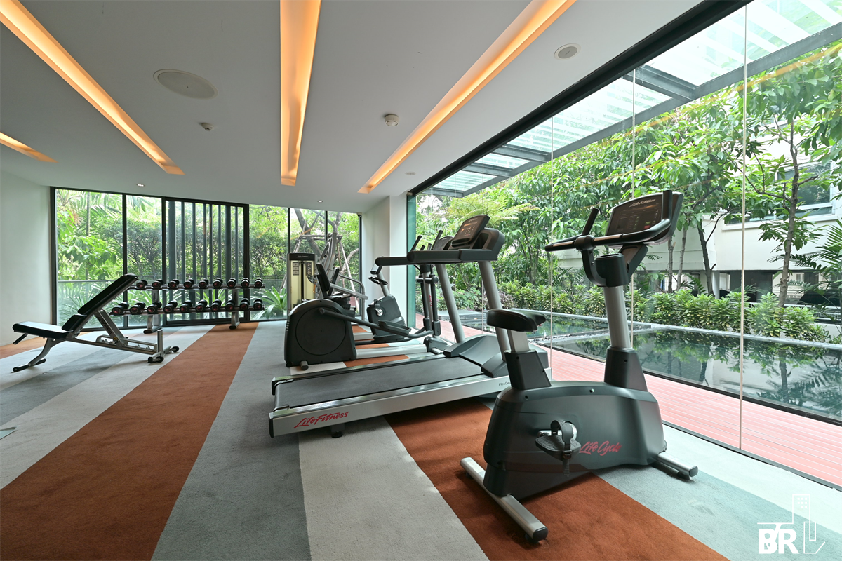 picture Via 49  Luxury Condo in Central City Location - 4/9