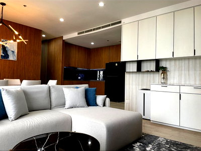 คอนโดให้เช่า : ♦ Newly refurbished ♦ ตึก C ชั้น 15+ | 117.00 ตร.ม. 2 ห้องนอน, 2 ห้องน้ำ | คอนโดมี Skywalk เชื่อมเข้า BTS เพลินจิต, Central Embassy