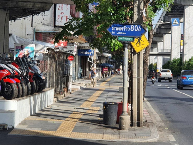 picture Home for sell at center of Bangkok . Near bts stations easy. - 8/9