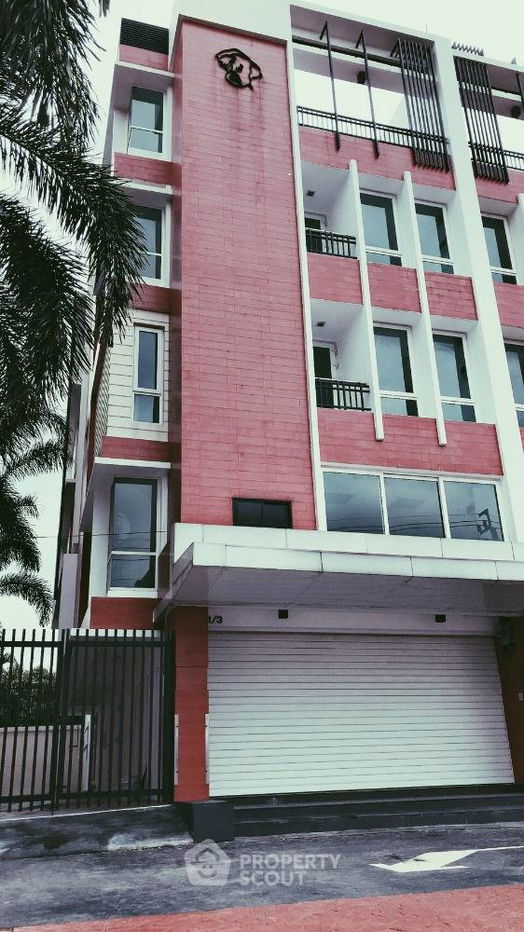 picture 5-BR Townhouse in Khlong Chan (ID 2037747) - 1/3