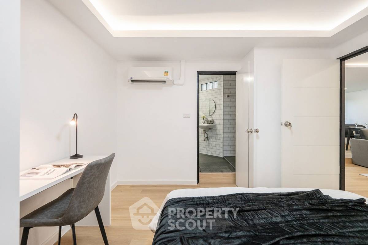 picture 3-BR Condo at T.V.C. Condominium near MRT Huai Khwang (ID 2100421) - 8/27