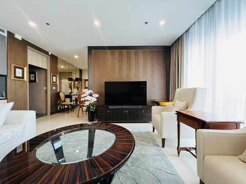 ♦ Top Floor ♦ Tower B, 50+ Floor, Type P05 | 139.33 sq.m. 2 Beds | Condo skywalk connect to BTS ploenchit and Central Embassy.