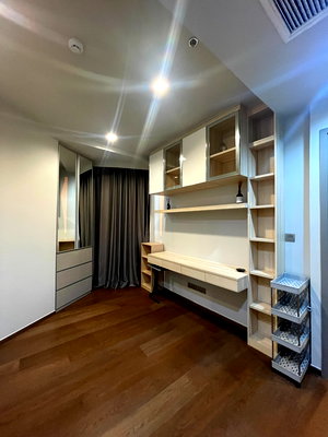 Condos for rent : Rent Ideo Q Victory Condo 2 bed Nice room High floor