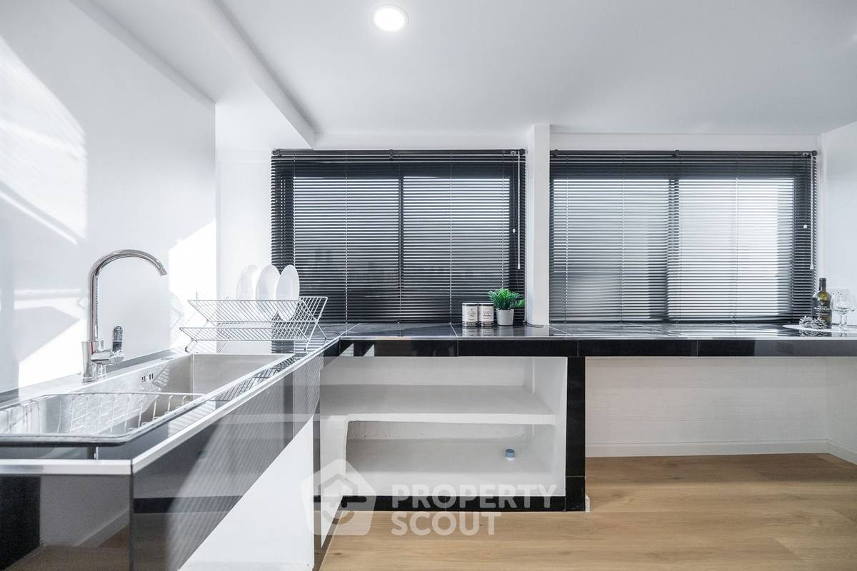 picture 3-BR Condo at T.V.C. Condominium near MRT Huai Khwang (ID 2100421) - 24/27