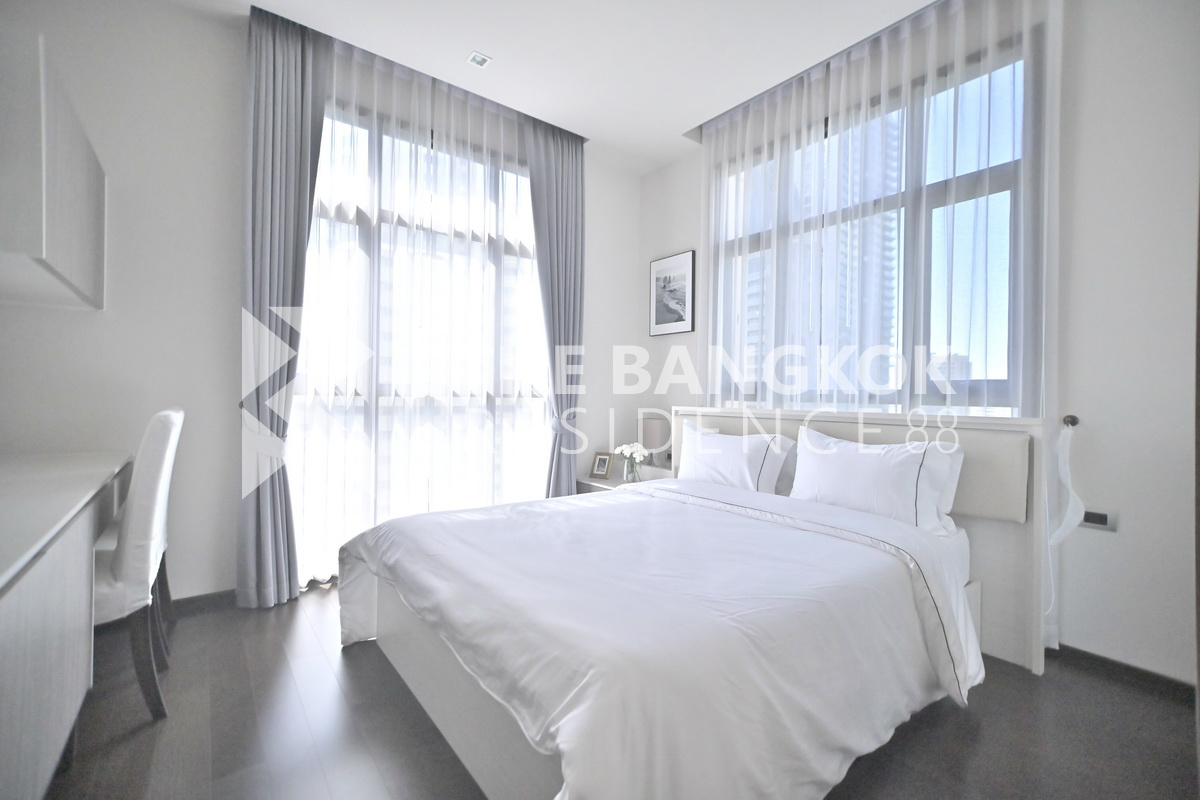 picture Luxuriously Elevated Unit The XXXIX near BTS Phrom Phong - 1/10