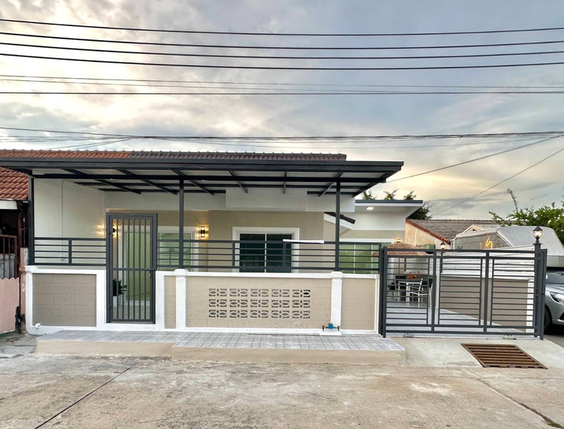 ขายทาวน์โฮม : บ้านสวย หลังมุม  3 ห้องนอน   #หมู่บ้านบัวทอง 4  ถนนบ้านกล้วย – ไทรน้อย  บางบัวทอง  ใกล้เซ็นทรัล เวสเกต