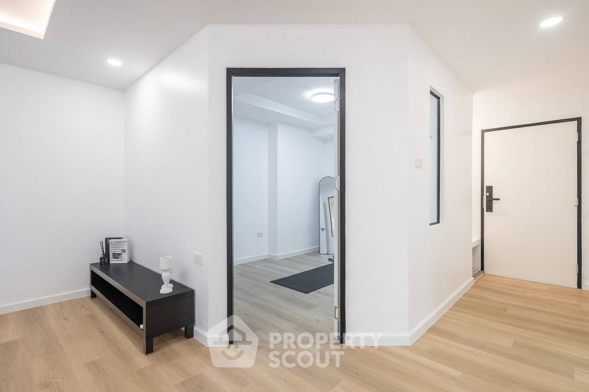 picture 3-BR Condo at T.V.C. Condominium near MRT Huai Khwang (ID 2100421) - 14/27