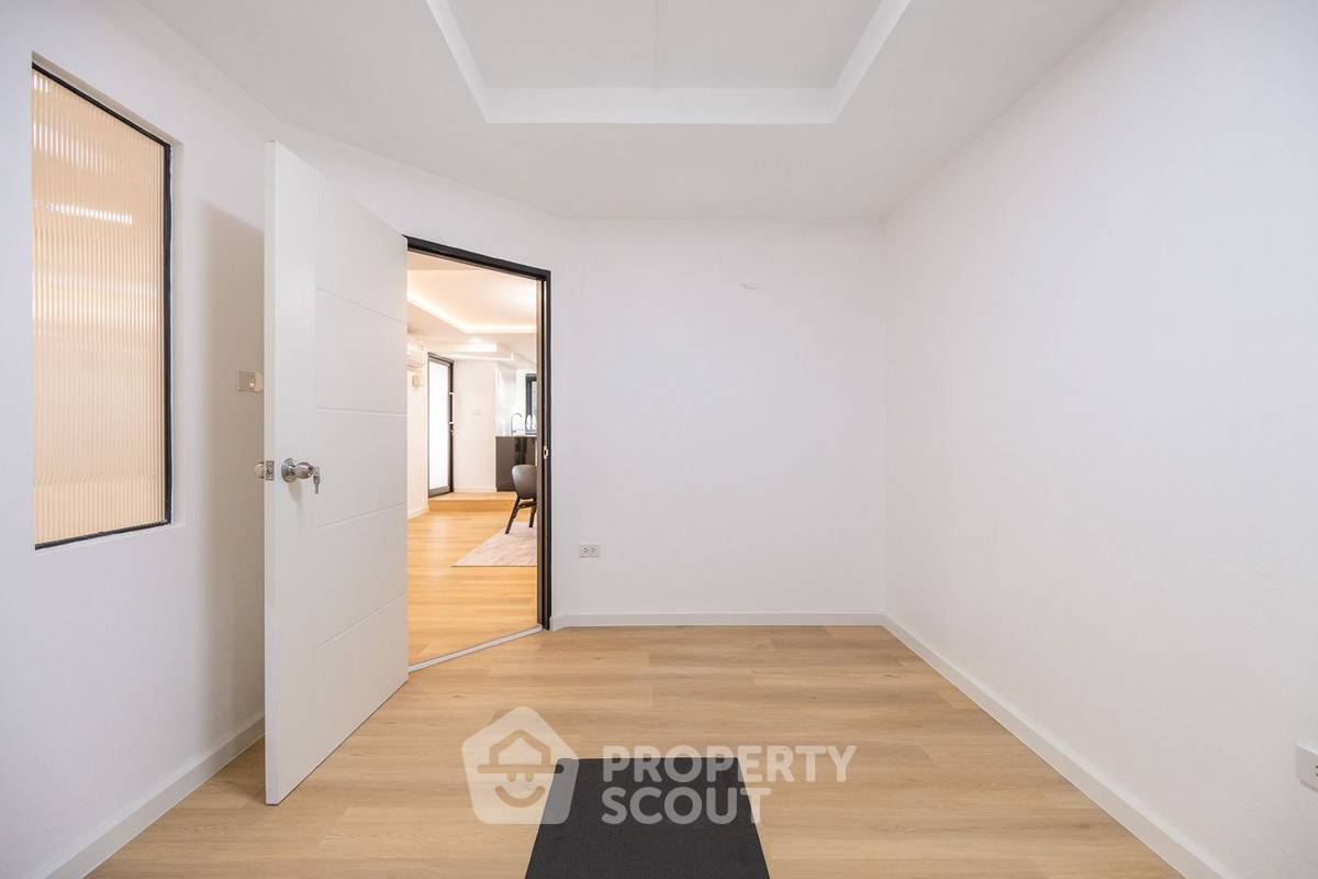 picture 3-BR Condo at T.V.C. Condominium near MRT Huai Khwang (ID 2100421) - 16/27