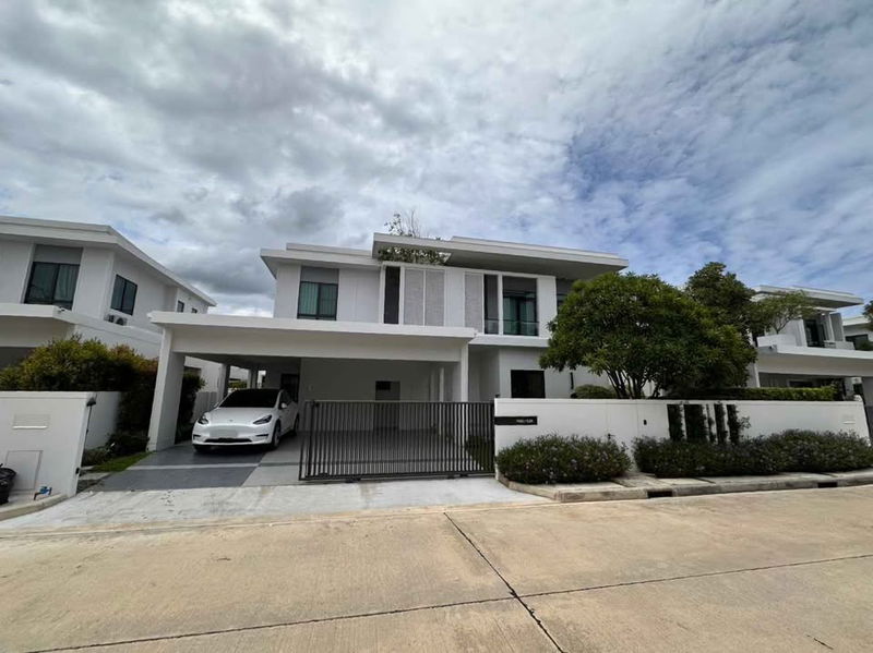 Houses for rent : For rent Mantana Bangna KM.15 (Near Suvarnabhumi Airport)