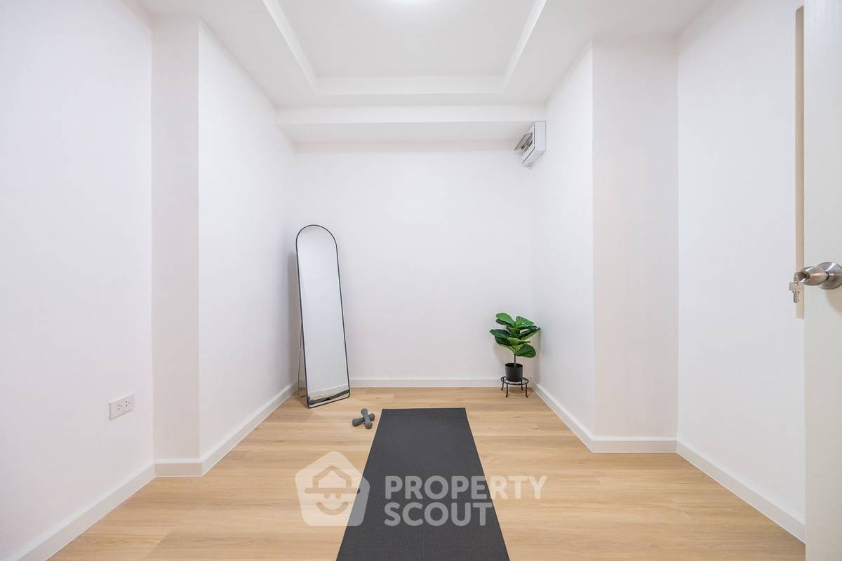 picture 3-BR Condo at T.V.C. Condominium near MRT Huai Khwang (ID 2100421) - 15/27