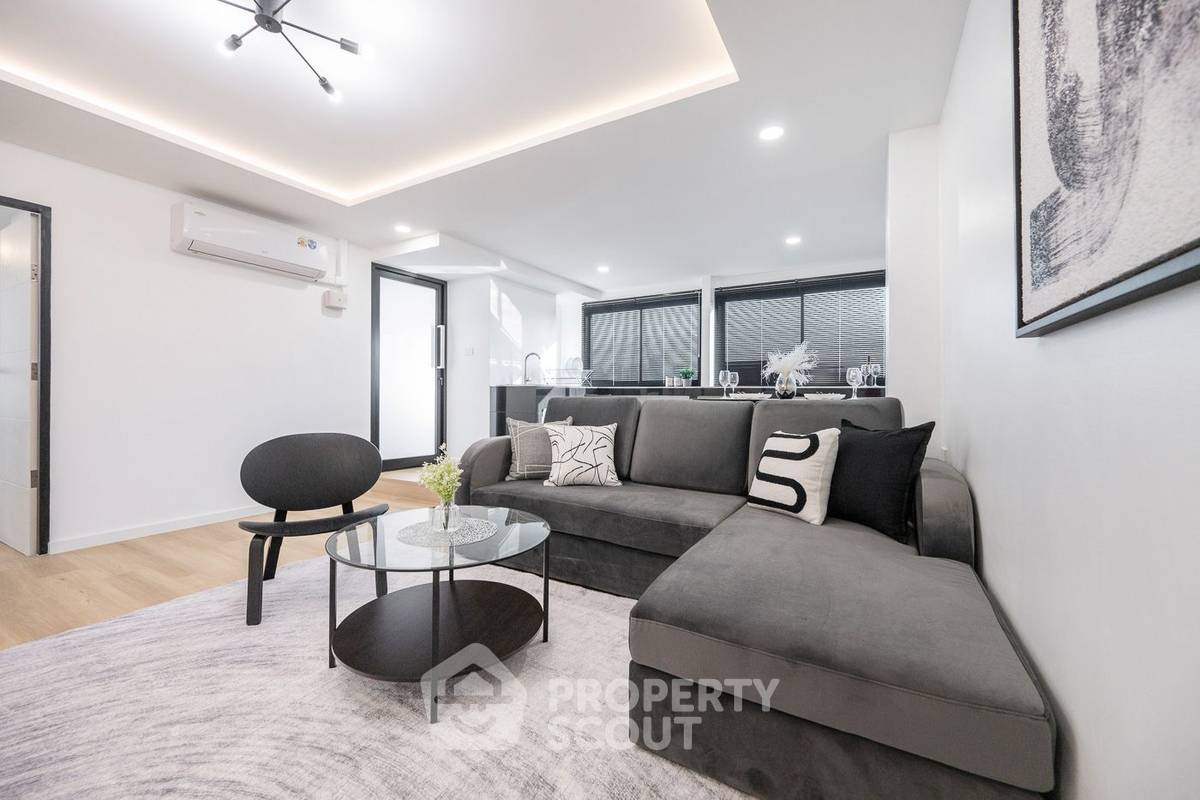 picture 3-BR Condo at T.V.C. Condominium near MRT Huai Khwang (ID 2100421) - 17/27